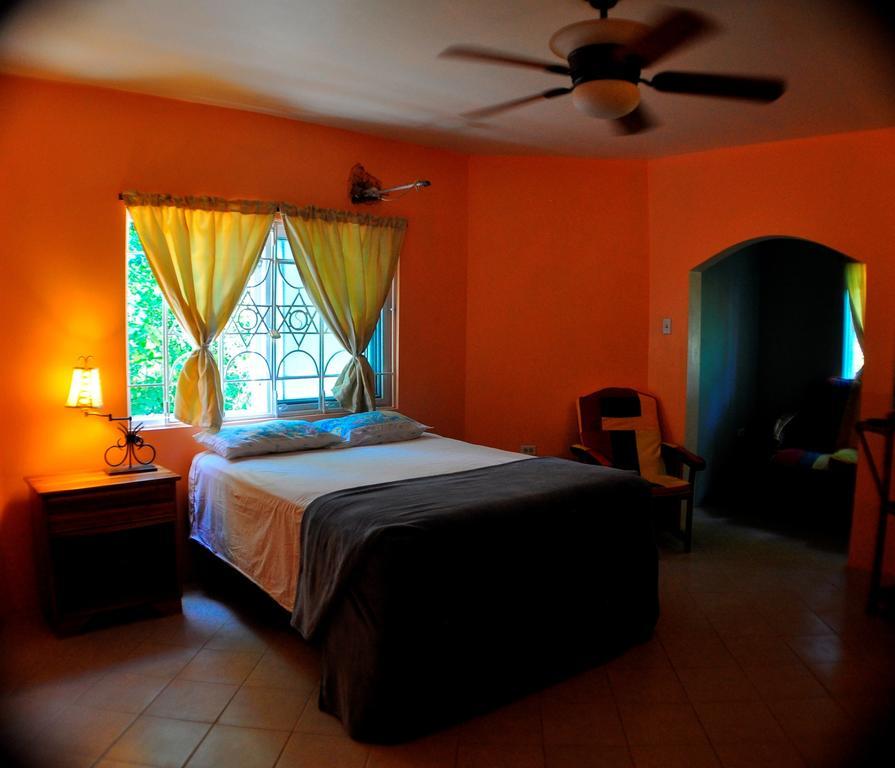Hotel Jah Freedom à Negril Extérieur photo