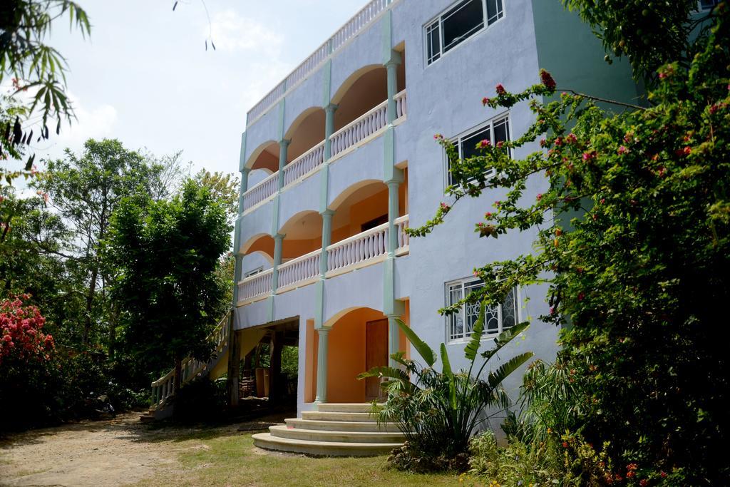 Hotel Jah Freedom à Negril Extérieur photo