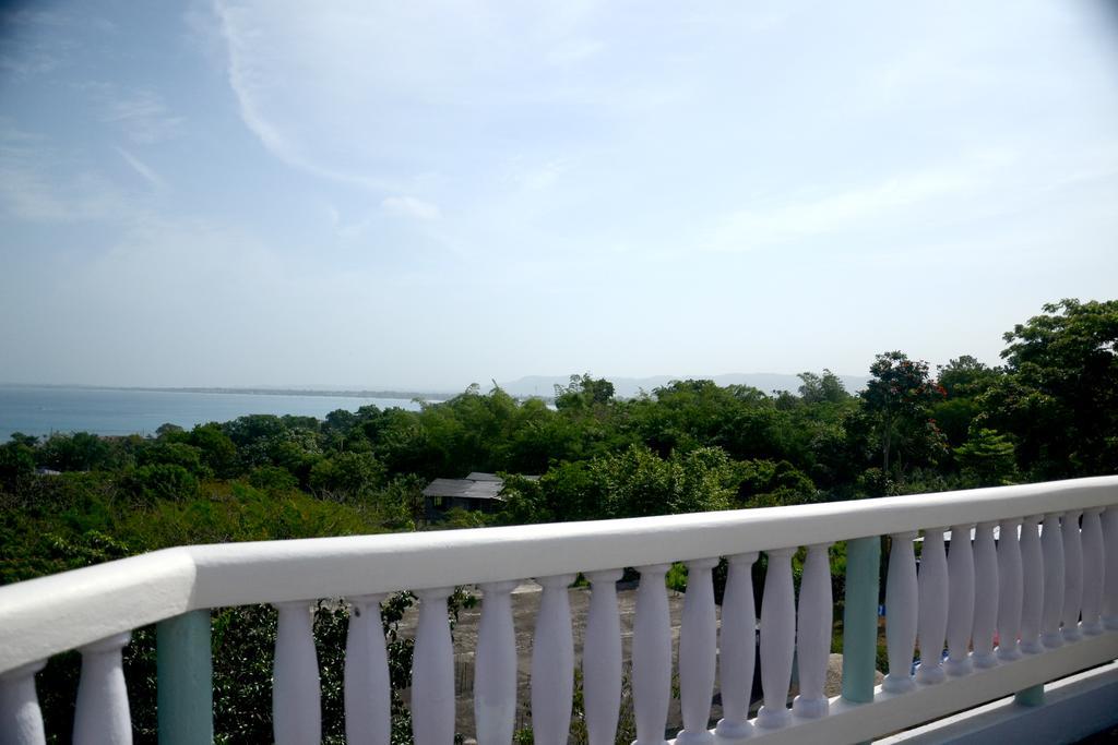 Hotel Jah Freedom à Negril Extérieur photo
